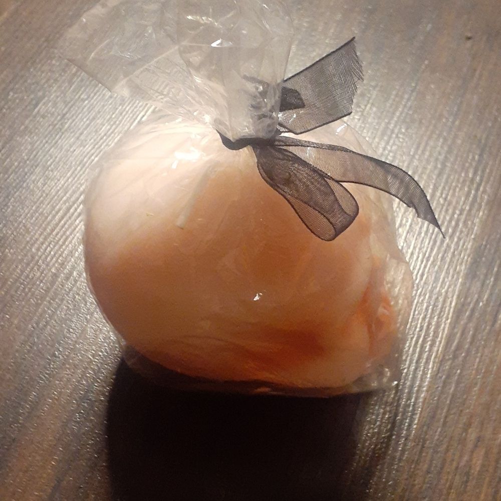 Light pink skull candle - Picture 2 of 2